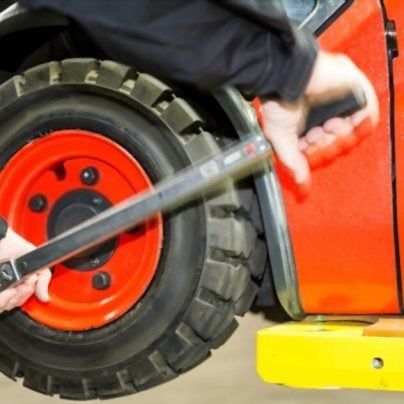 Forklift Lastiği Ne Zaman Değiştirilmeli?